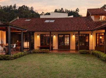 Casa de 3 habitaciones, Cuenca · Casa de Lujo en Venta, Sector Yanuncay