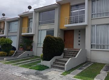 Fachada  · Casa en Conjunto Altos de Nayon