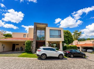 Casa · 300m² · 4 Habitaciones · 2 Estacionamientos · Casa - Vía Intervalles