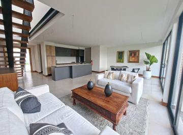 Casa de 3 habitaciones, Quito · Vendo Moderna Casa a Estrenar 3 Habitaciones en Urbanización Cerrada