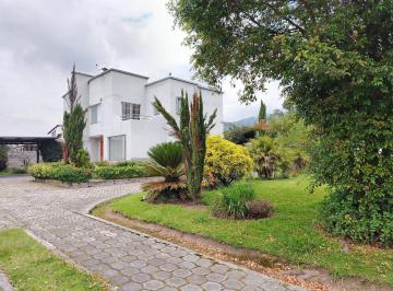 Casa · 245m² · 3 Habitaciones · 3 Estacionamientos · Casa en Venta Ontaneda - Conocoto con Amplio Terreno | Valle de Los Chillos