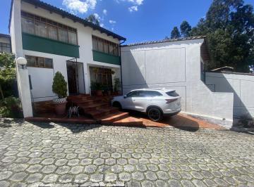 Casa · 308m² · 3 Habitaciones · 1 Estacionamiento · Casa en Venta en El Bosque