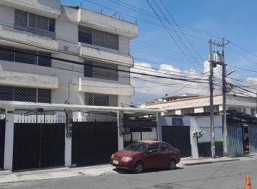 Casa · 107m² · 16 Habitaciones · 4 Estacionamientos · Edificio de Departamentos en Venta en El Sector del Inca.