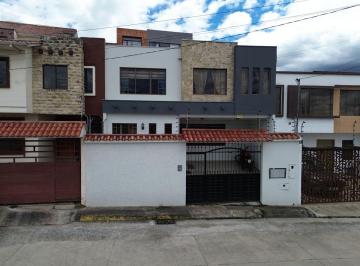 Casa de 4 habitaciones, Cuenca · Excelente Priopiedad Baños Sector Colegio Borja