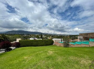 Terreno / Lote · 1m² · Increíble Terreno de Venta Ubicado en La Más Exclusiva Urbanizacion de Cumbayá.