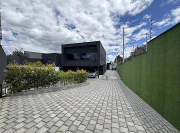 Oficina comercial · 747m² · 6 Estacionamientos · Bodega con Oficina y Mesanine Puembo Renta
