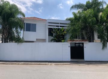 Casa de 3 habitaciones, Guayaquil · Casa Remodelada en Venta en Puerto Az