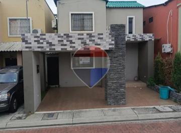 Casa · 98m² · 3 Habitaciones · 2 Estacionamientos · Venta Casa La Joya Etapa Coral