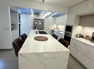 Casa · 274m² · Casa - San Juan de Cumbayá