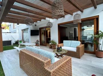 Casa · 328m² · 3 Habitaciones · 2 Estacionamientos · Casa de Arriendo Ubicada en La Vía Cumbayá - Tanda, Conjunto Algarrobos
