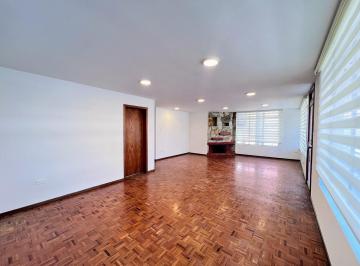 Sala Comedor · Renta Departamento 175 m² con Patio/estudio/parqueadero Sector Gonzalez Suarez
