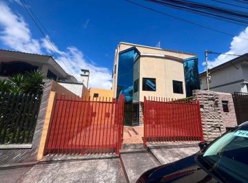 Casa de 4 habitaciones, Quito · Casa en Venta Sector El Condado