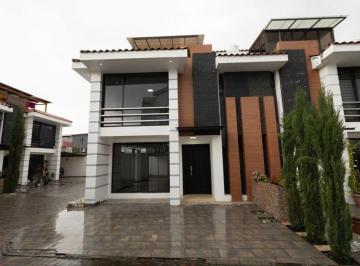 Casa de 4 habitaciones, Ibarra · Casa en Venta - Sector Cruz Verde, Ibarra