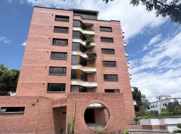 Departamento de 3 habitaciones, Quito · Departamento de Venta o Renta Sector Bellavista, Edificio con Seguridad 24/7, Área de Servicio.