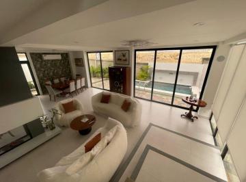 Casa de 3 habitaciones, Manta · Casa de Venta Frente Al Mar en Manta Zona Sur