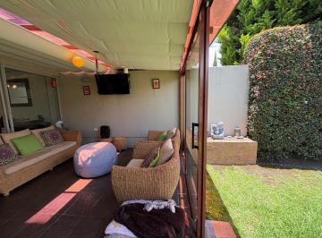 Casa · 286m² · 3 Habitaciones · 2 Estacionamientos · Casa - Tumbaco