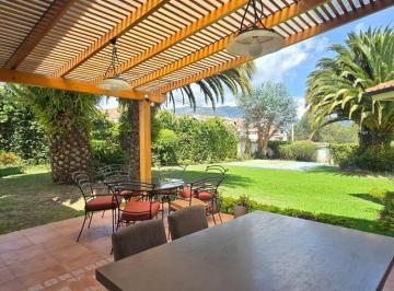 Casa de 4 habitaciones, Quito · Venta, Cumbayá, Propiedad con Amplio Jardín, Oportunidad!