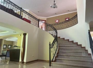 Casa de 4 habitaciones, Quito · Casa en Venta en Cumbaya en Urbanización Privada Sector La Primavera