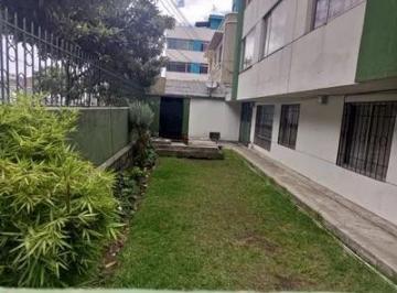 Departamento · 106m² · 3 Habitaciones · 1 Estacionamiento · Departamento en Venta en Asuncion con Patio