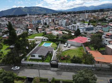 Casa · 116m² · 10 Estacionamientos · Casa Comercial en Renta Sangolqui | Alto Potencial de Negocio, a Dos Cuadras de La Novaclínica