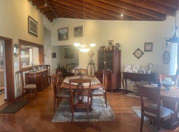 Casa de 5 habitaciones, Quito · Casa de un Solo Nivel en Venta en Cumbaya, en Urbanización Privada de Lujo