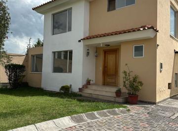 Casa de 4 habitaciones, Quito · Hermosa Casa en Venta Sector El Dean Valle de Los Chillos con 4 Habitaciones