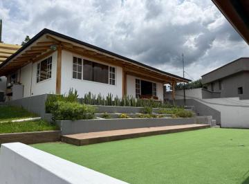 Casa de 5 habitaciones, Quito · En Venta Dos Casas Independientes La Primavera Cumbayá Amplio Terreno y Alta Rentabilidad