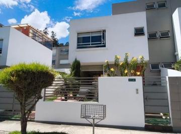 Casa de 4 habitaciones, Quito · Vendo Bonita Casa en Urb. Balcón del Norte