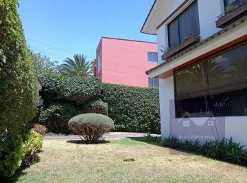 Casa · 338m² · 4 Habitaciones · 5 Estacionamientos · En Venta Amplia y Hermosa Casa Ubicada en La Urb. El Condado