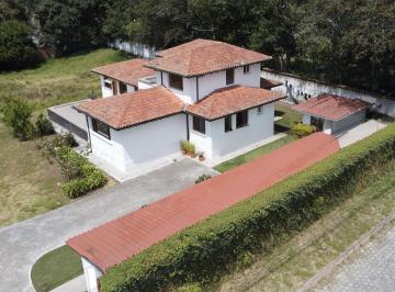 Terreno / Lote · 300m² · 3 Habitaciones · Puembo - Via Arrayanes Casa en Renta con Suite Independiente y 2928 m² Terreno