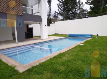 Casa · 82m² · 3 Habitaciones · 2 Estacionamientos · Ct Venta Casas en Conjunto Nuevo con Piscina, Credito Vip, Valle de Los Chillos, Conocoto