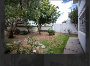 Casa de 4 habitaciones, Quito · Vendo Casa Calle San Francisco y Manuel Echeverría, Ideal Para Construir Edificio Da Para 6 Pisos