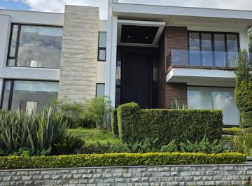 Casa · 853m² · 4 Habitaciones · 9 Estacionamientos · Casa Venta