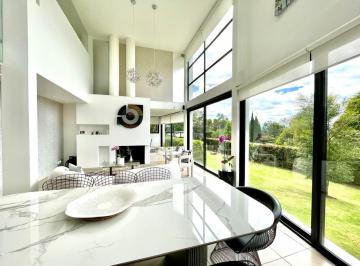 Casa · 1792m² · 4 Habitaciones · 4 Estacionamientos · Casa de Venta en Cumbaya Sector San Juan