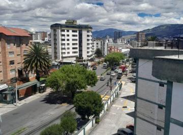 Departamento de 2 habitaciones, Quito · Vendo Departamento Remodelado con Parqueadero y Secadero Hermosa Vista a La Ciudad, Av de Los Grana