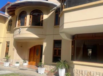 Casa · 525m² · 4 Habitaciones · 4 Estacionamientos · Cumbayá - La Primavera, Bonita Casa de 525 m² en Renta de 4 Dorm..