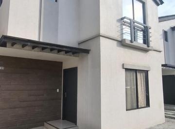Casa · 92m² · 3 Habitaciones · 2 Estacionamientos · Alquiler de Casa en Los Prados