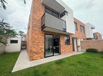 Casa de 3 habitaciones, Quito · Casa por Estrenar en Puembo de Oportunidad