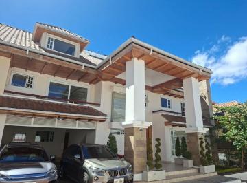 Casa de 4 habitaciones, Quito · Casa de 941 m² con 4 Dorm. en Venta o Alquiler en Monteserrín