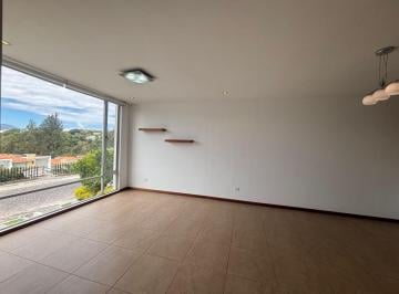 Casa de 3 habitaciones, Quito · Vendo Casa de Amplia en Nayón