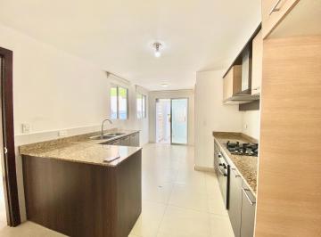Casa · 126m² · 3 Habitaciones · 2 Estacionamientos · Casa en Alquiler en Cumbayá | Cerca de La Usfq | Urbanización con Seguridad 24/7