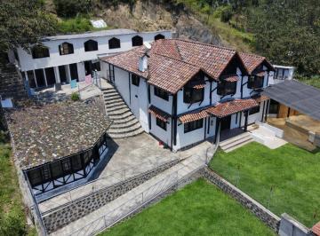 Casa de 7 habitaciones, Quito · Venta o Renta de Casa con Terreno Inversión Hostal Restaurantes Colegios