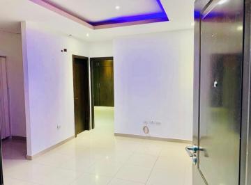 Departamento · 50m² · 1 Habitación · 1 Estacionamiento · Suite en Alquiler con Acabados de Lujo en Kennedy Norte, Cerca del C. C. San Marino