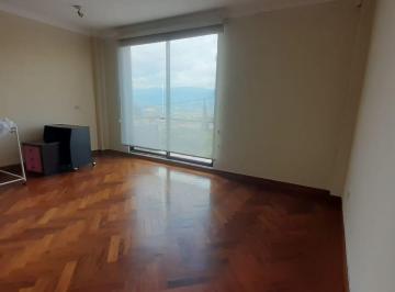 Casa de 4 habitaciones, Quito · Casa Independiente de 510 m² con 4 Dorm. en Venta en Miravalle