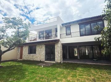 Casa de 4 habitaciones, Quito · Alquiler, Estrene Propiedad de Lujo, Urbanización Exclusiva, Terreno 1450 m²
