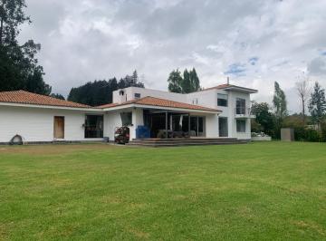 Casa · 2380m² · 3 Habitaciones · 8 Estacionamientos · Casa en Venta Sector Pifo Dentro de un Conjunto de 11 Casas 2380 m² de Terreno