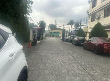 Casa de 8 habitaciones, Guayaquil · Venta de Casa en Urdenor Multifamiliar