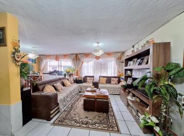 Casa · 560m² · 10 Habitaciones · 1 Estacionamiento · Venta Casa Rentera, Precio Oportunidad!. Comité del Pueblo