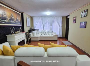 Casa · 561m² · 8 Habitaciones · 2 Estacionamientos · Casa en Venta Coral La Magdalena Centro Sur de Quito