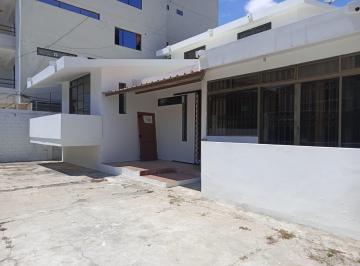 Casa · 285m² · 4 Habitaciones · 2 Estacionamientos · Casa en Centro de Manta